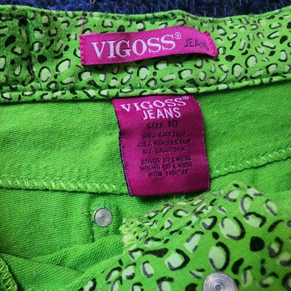 Girls size 10 Vigoss green pattern shorts - Picture 3 of 6
